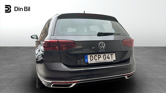 Volkswagen Passat 5 of 12