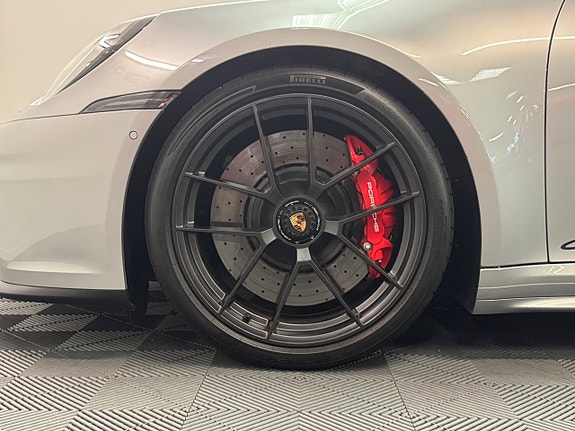 Porsche 911 Carrera GTS 19 of 19