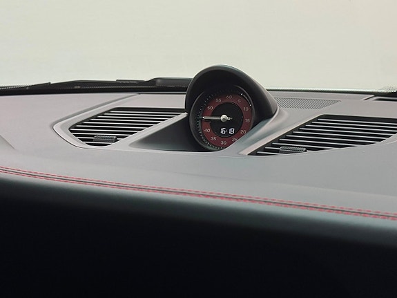 Porsche 911 Carrera GTS 11 of 18