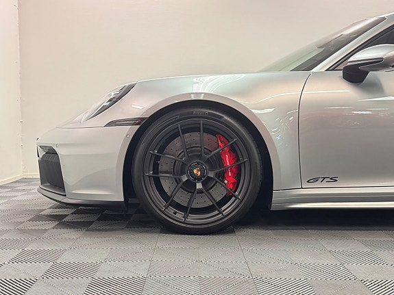 Porsche 911 Carrera GTS 18 of 19