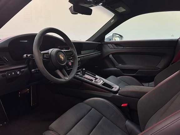 Porsche 911 Carrera GTS 18 of 18