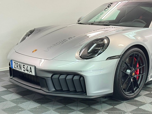 Porsche 911 Carrera GTS 8 of 18