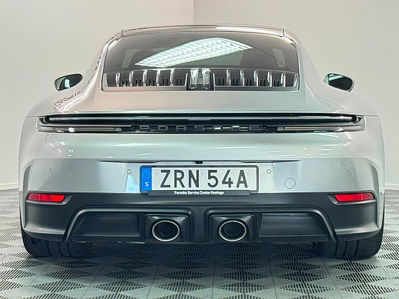 Porsche 911 Carrera GTS 6 of 18