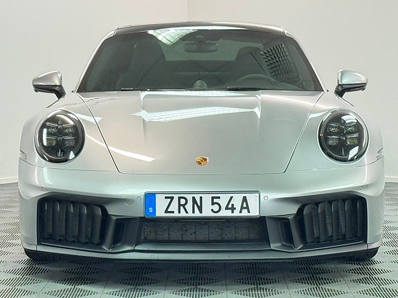 Porsche 911 Carrera GTS 4 of 18