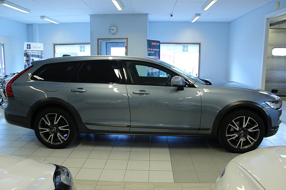 Volvo V90 Cross Country 5 of 9