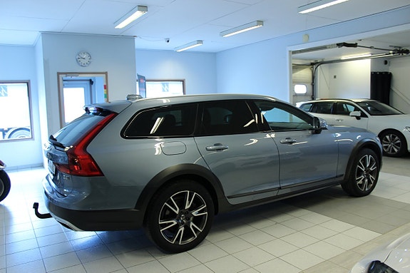 Volvo V90 Cross Country 4 of 9