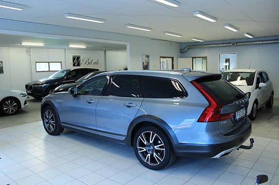 Volvo V90 Cross Country 3 of 9