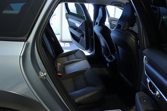 Volvo V90 Cross Country 7 of 9