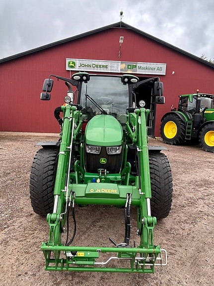 John Deere 5125R 2 of 6