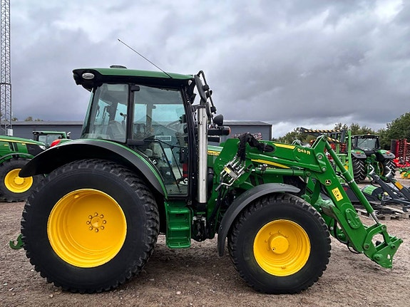 John Deere 5125R 4 of 6