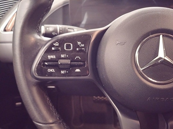 Mercedes-Benz EQC400 18 of 19