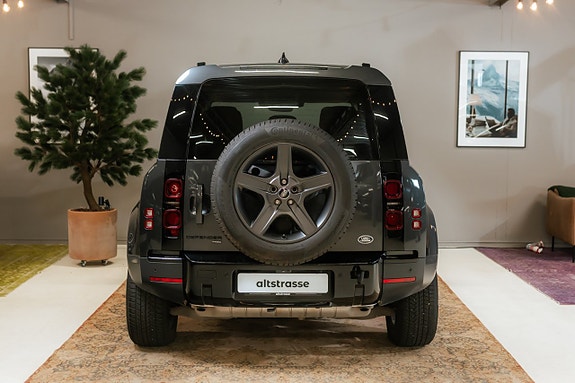 Land Rover Defender 110 12 of 30