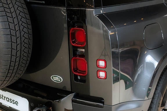 Land Rover Defender 110 11 of 30