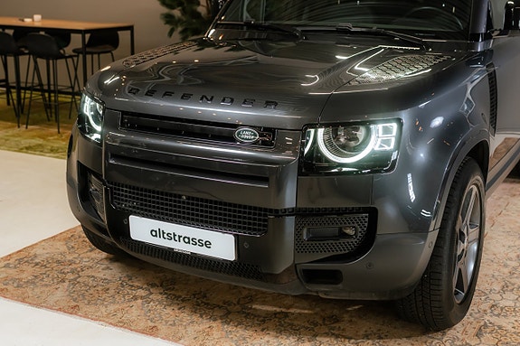 Land Rover Defender 110 2 of 30