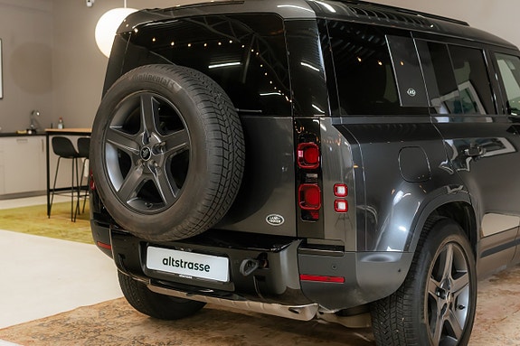 Land Rover Defender 110 10 of 30