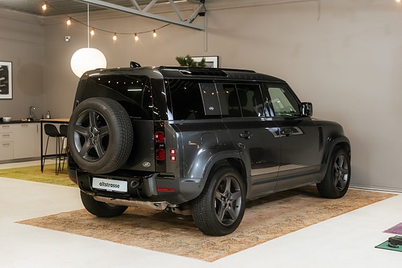 Land Rover Defender 110 9 of 30