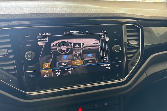Volkswagen T-Roc 11 of 16