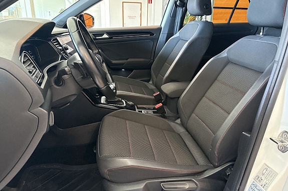 Volkswagen T-Roc 7 of 16