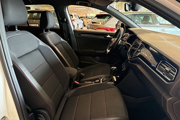 Volkswagen T-Roc 16 of 16
