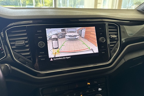 Volkswagen T-Roc 8 of 16