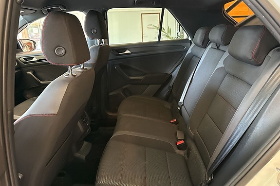 Volkswagen T-Roc 13 of 16