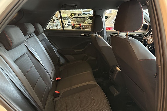 Volkswagen T-Roc 14 of 16