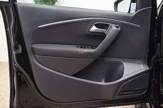 Volkswagen Polo 18 of 23