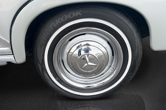 Mercedes-Benz 220 S 11 of 19