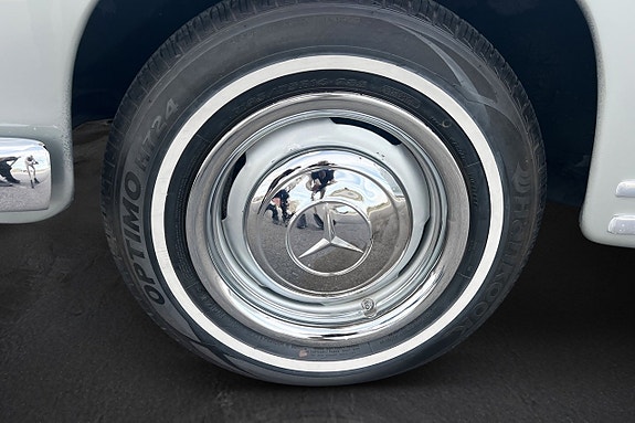 Mercedes-Benz 220 S 10 of 19
