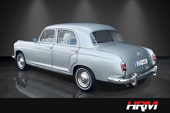 Mercedes-Benz 220 S 4 of 19