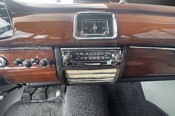 Mercedes-Benz 220 S 16 of 19