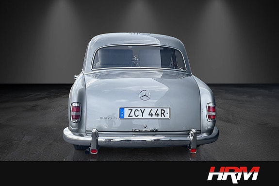 Mercedes-Benz 220 S 19 of 19