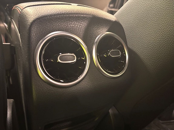 Mercedes-Benz GLB200 d 20 of 23