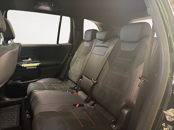 Mercedes-Benz GLB200 d 14 of 23