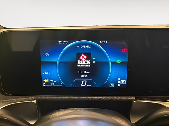 Mercedes-Benz GLB200 d 12 of 23