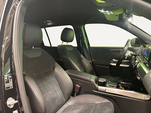 Mercedes-Benz GLB200 d 15 of 23