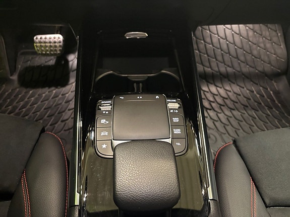 Mercedes-Benz GLB200 d 11 of 23