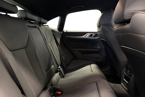 BMW i4 7 of 18