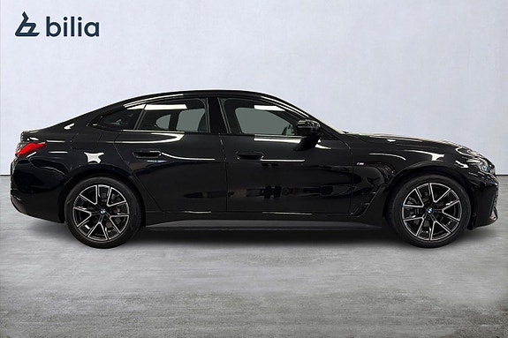 BMW i4 16 of 18