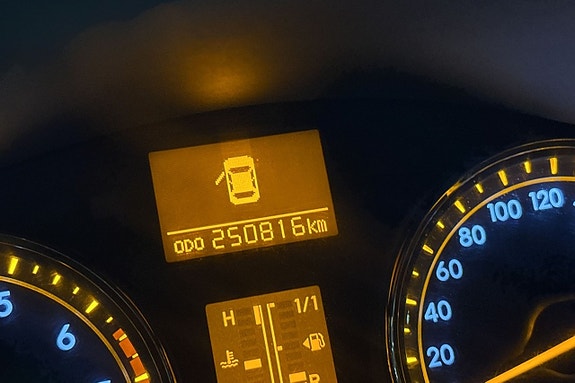Toyota Avensis 9 of 11