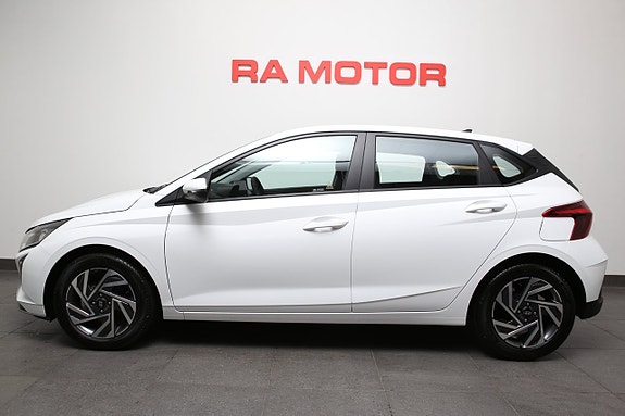 Hyundai i20 2 of 15
