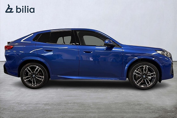 BMW iX2 16 of 18