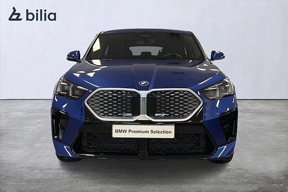 BMW iX2 5 of 18