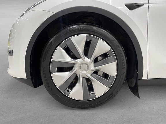 Tesla Model Y 8 of 22