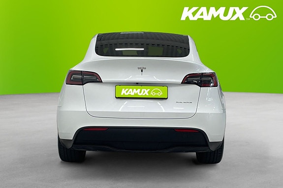 Tesla Model Y 5 of 22