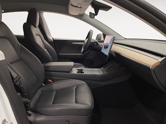 Tesla Model Y 13 of 22