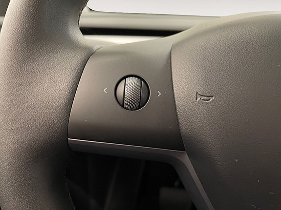 Tesla Model Y 20 of 22