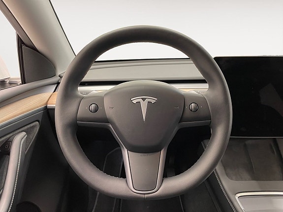 Tesla Model Y 11 of 22