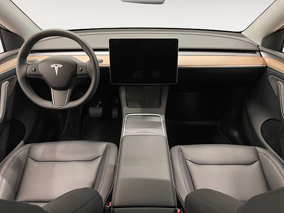 Tesla Model Y 10 of 22