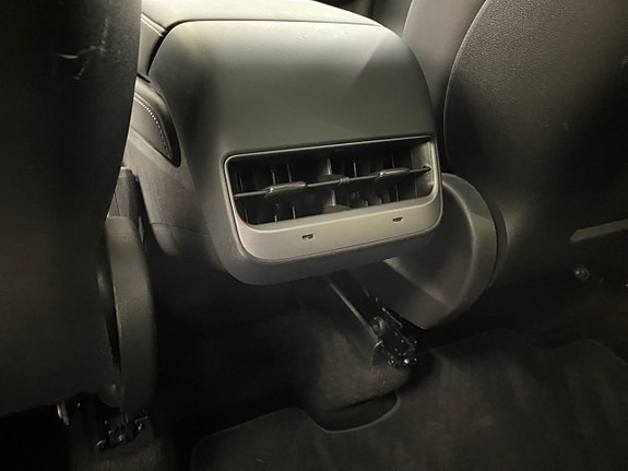 Tesla Model Y 19 of 22